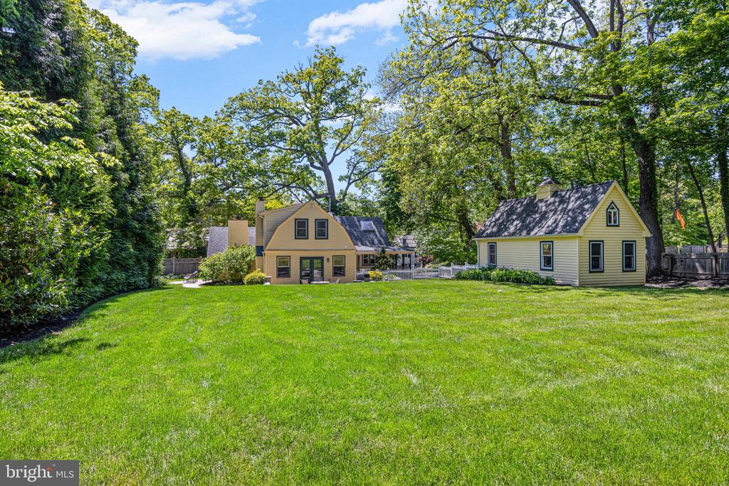 231 W VALLEY ROAD