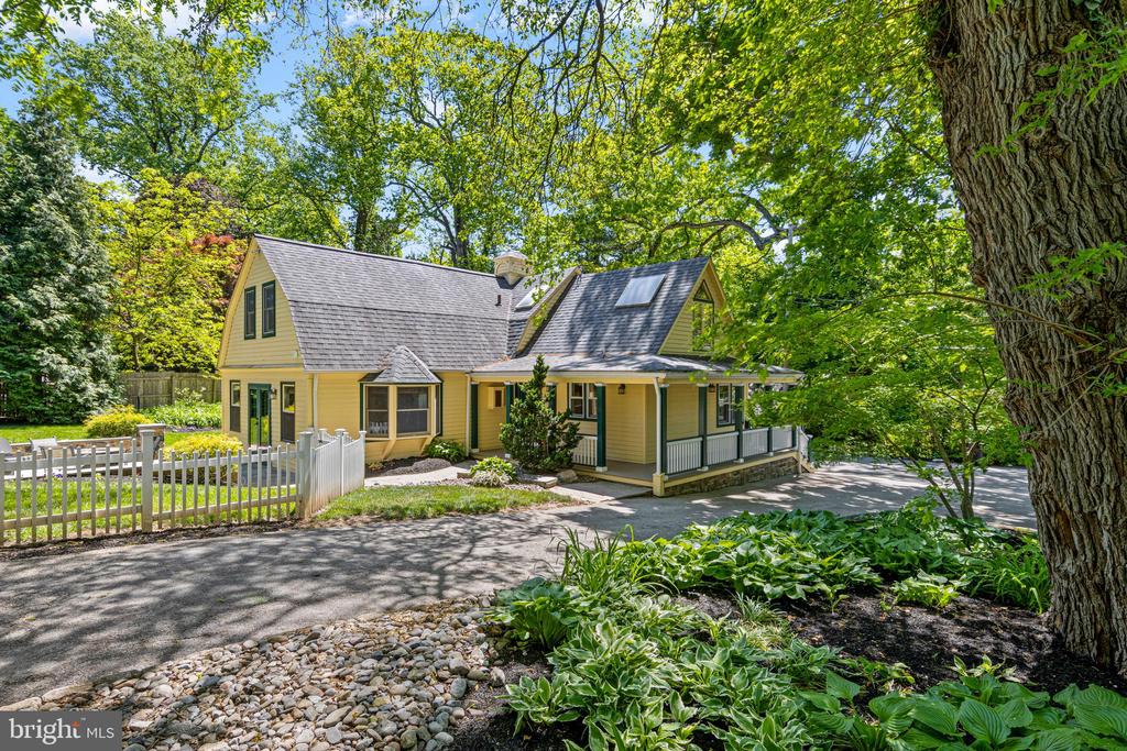 231 W VALLEY ROAD