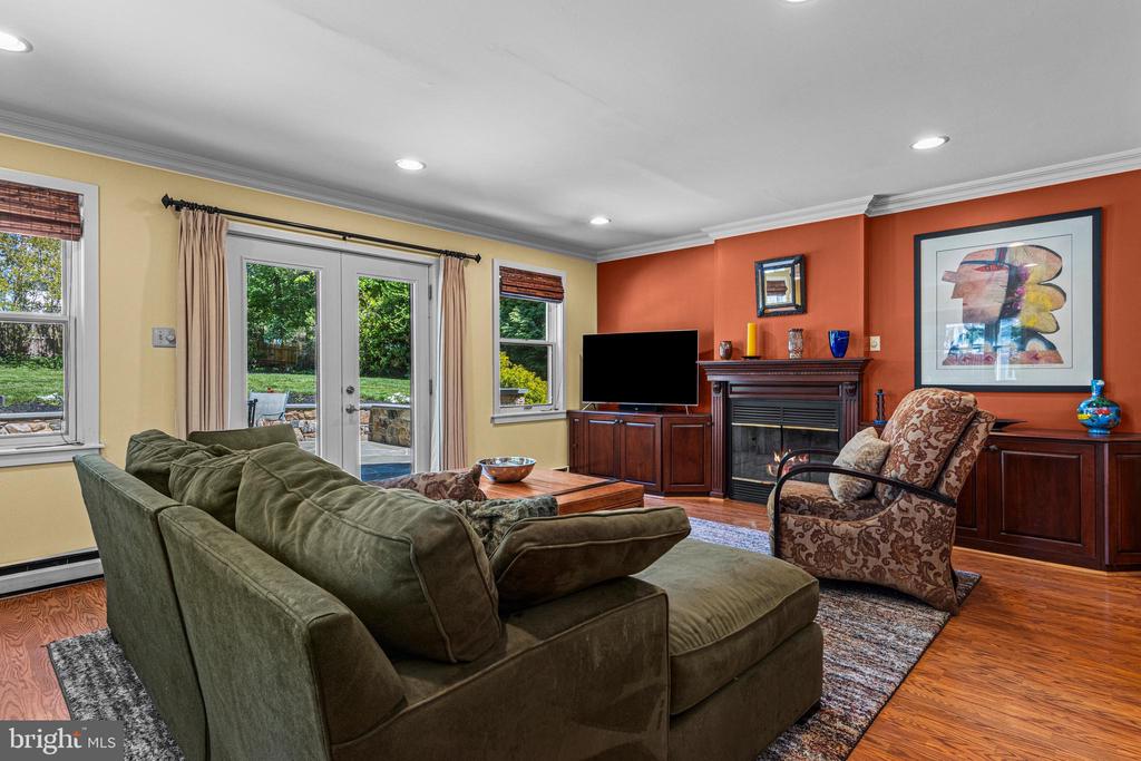 231 W VALLEY ROAD