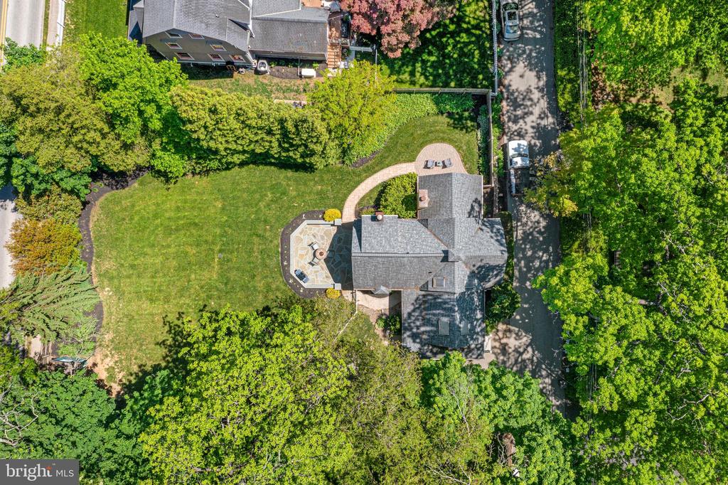 231 W VALLEY ROAD