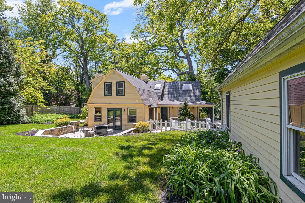 231 W VALLEY ROAD