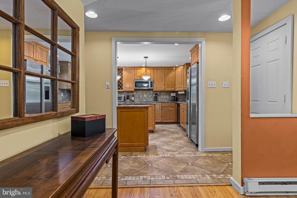 231 W VALLEY ROAD