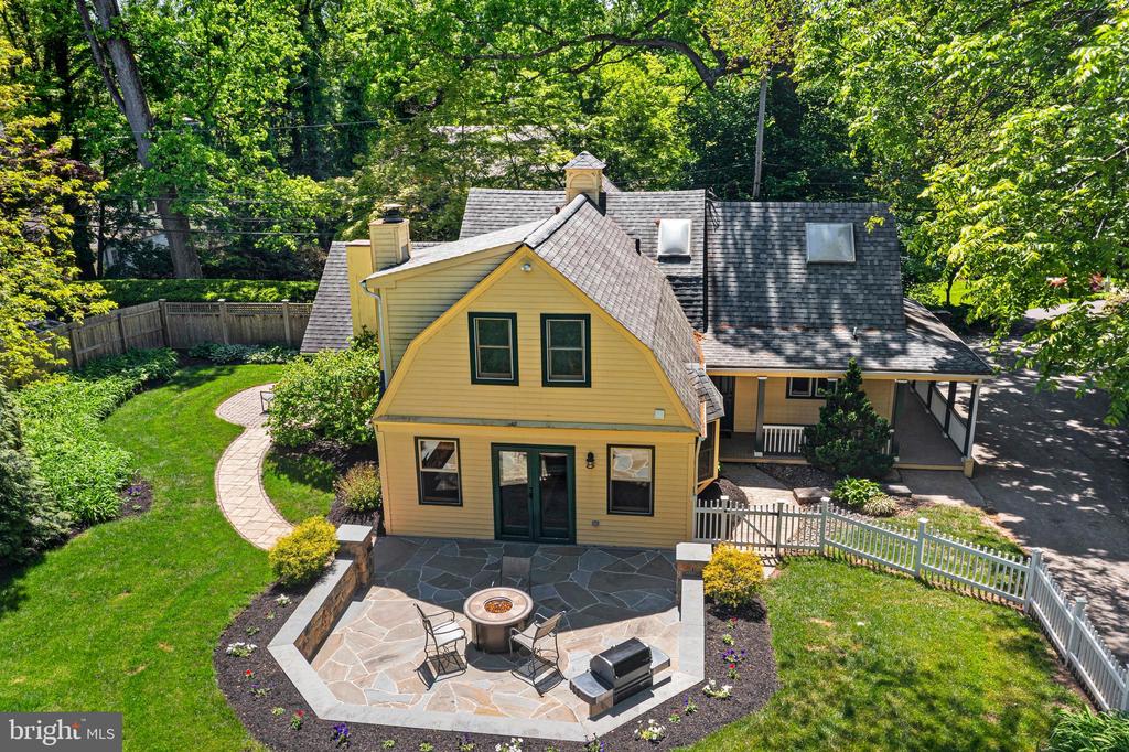 231 W VALLEY ROAD