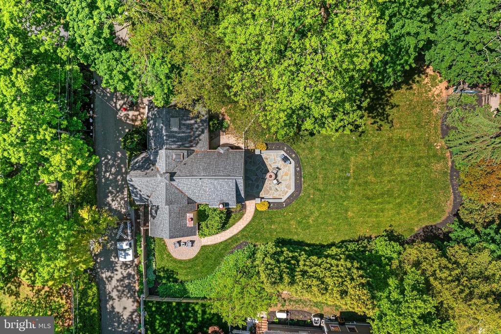 231 W VALLEY ROAD