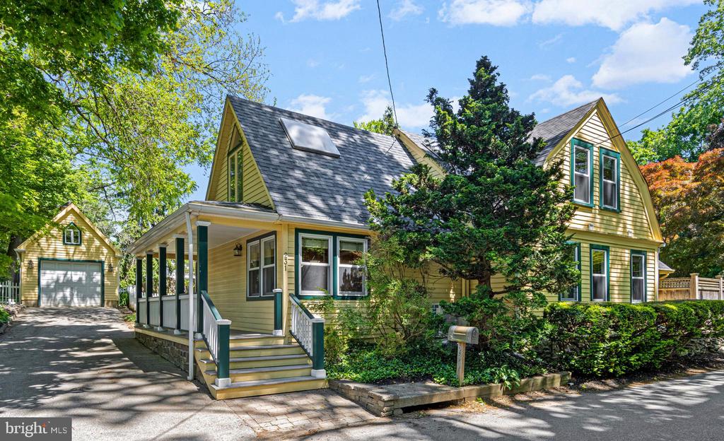 231 W VALLEY ROAD