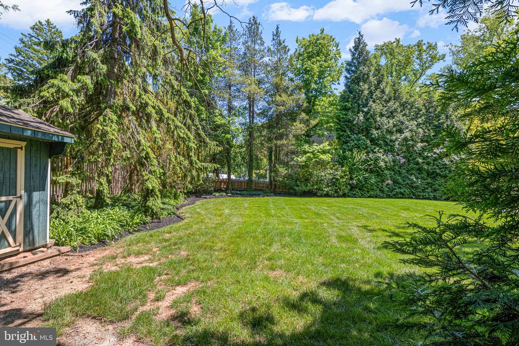 231 W VALLEY ROAD