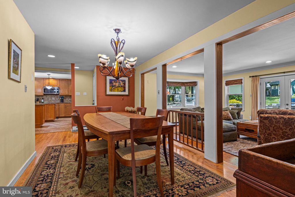 231 W VALLEY ROAD