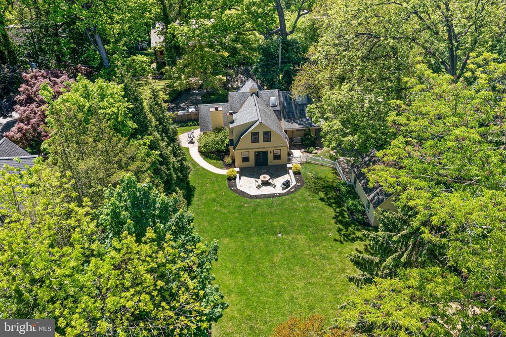 231 W VALLEY ROAD