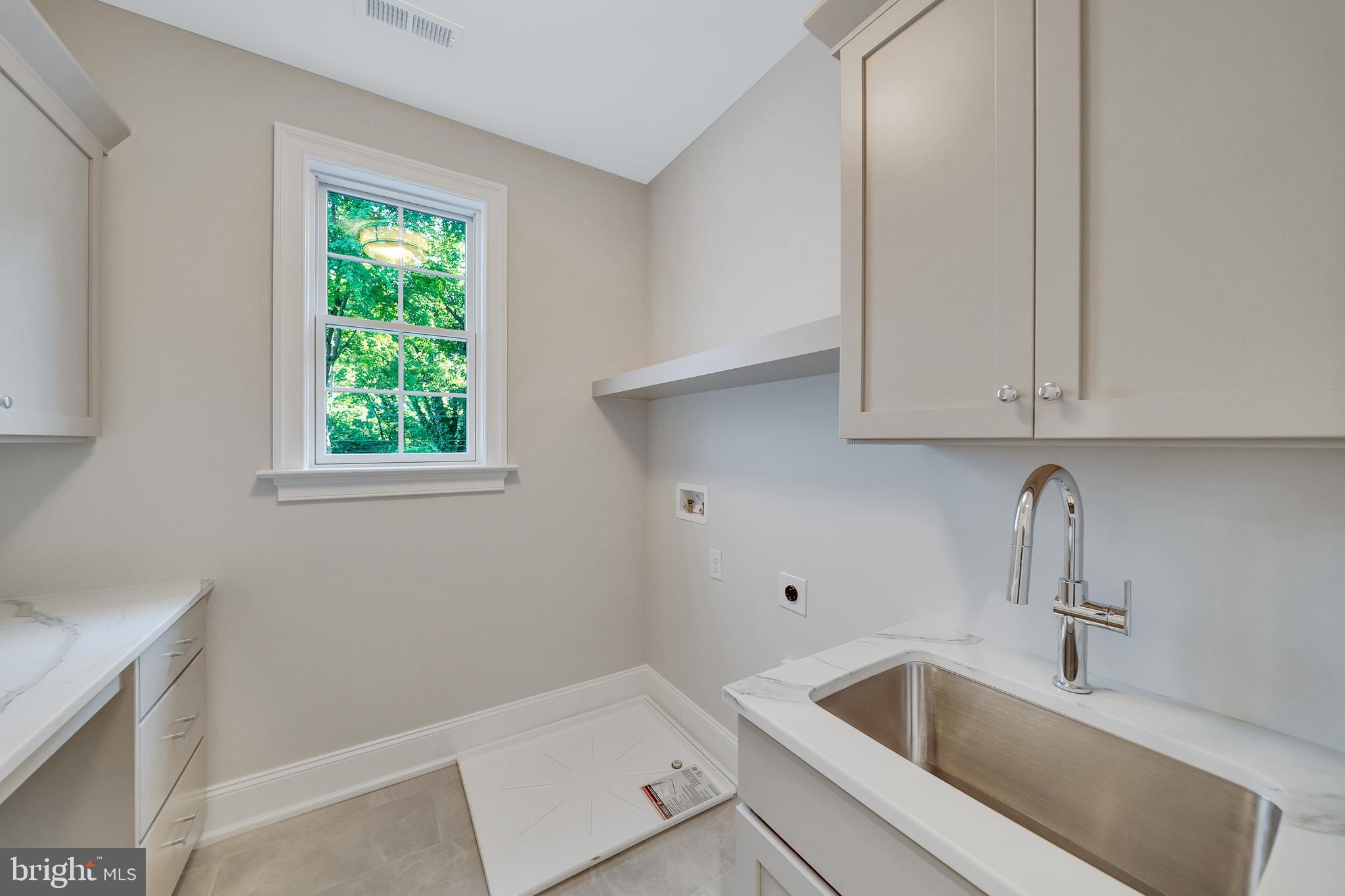 1343 THOMAS ROAD