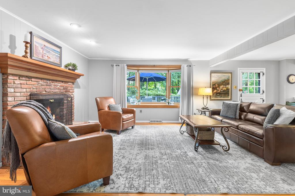 554 APPLEWOOD DRIVE