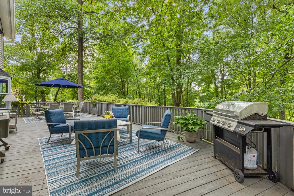 554 APPLEWOOD DRIVE