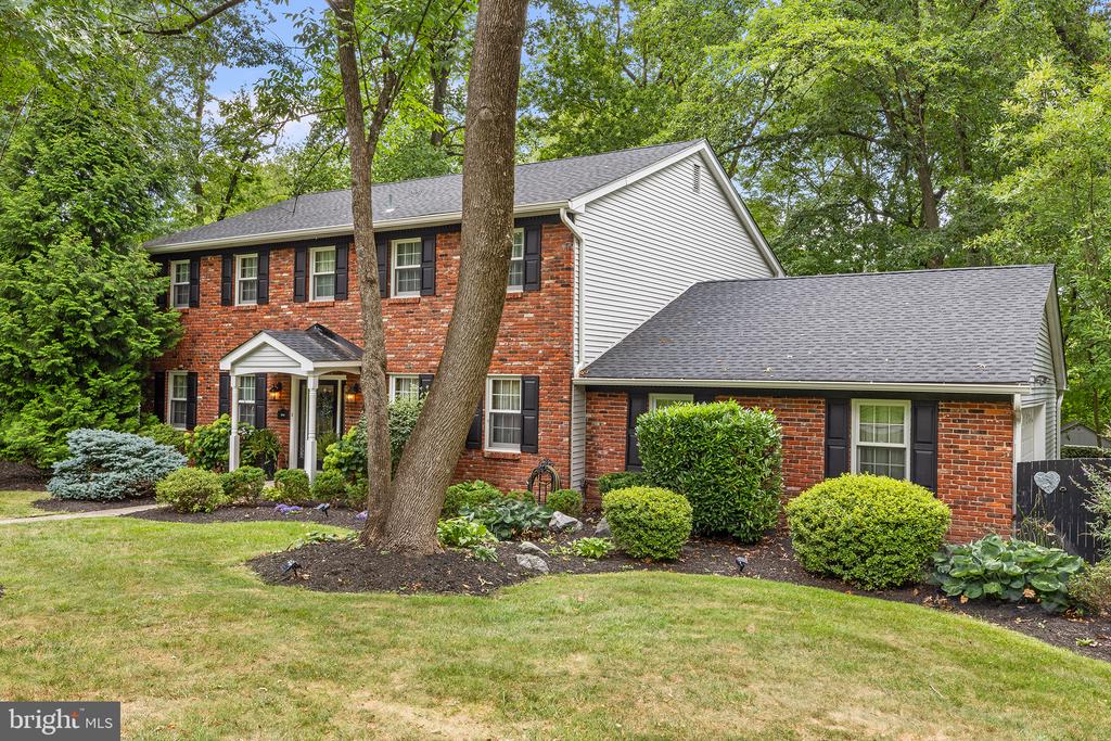 554 APPLEWOOD DRIVE