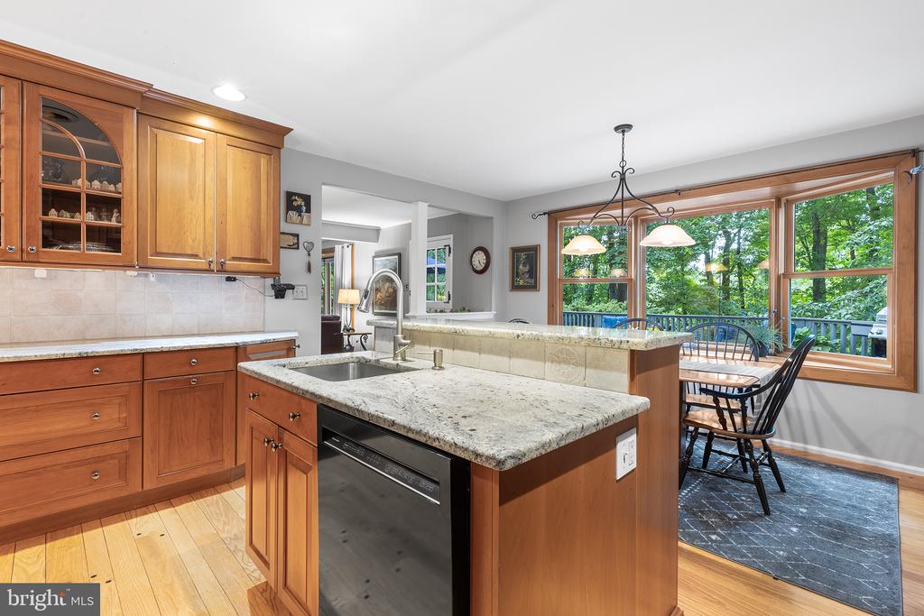 554 APPLEWOOD DRIVE