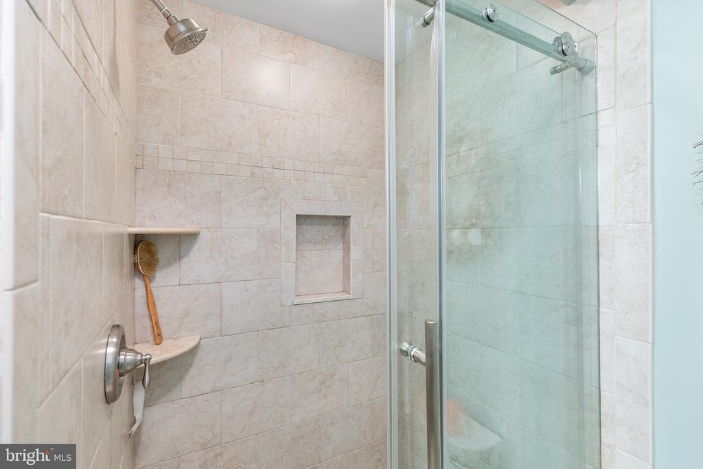 554 APPLEWOOD DRIVE