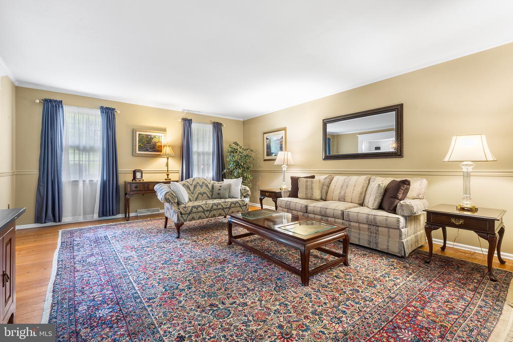 554 APPLEWOOD DRIVE