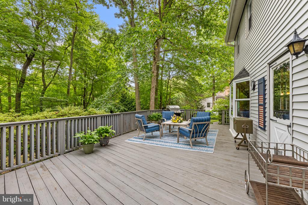 554 APPLEWOOD DRIVE