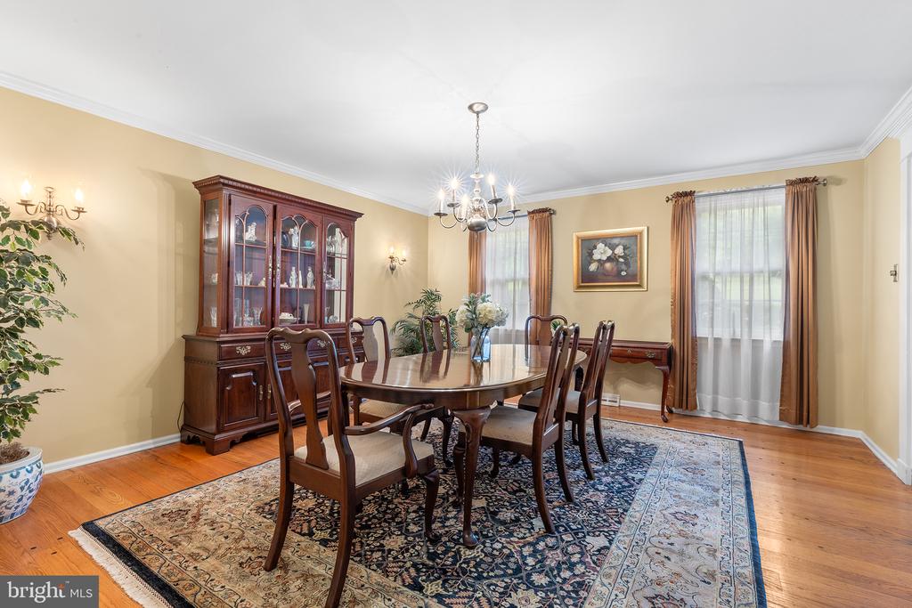 554 APPLEWOOD DRIVE