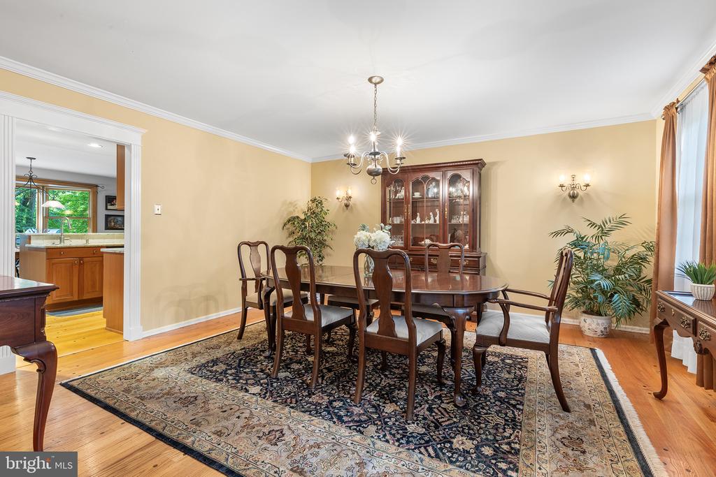554 APPLEWOOD DRIVE