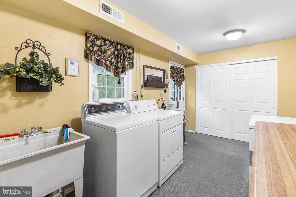554 APPLEWOOD DRIVE