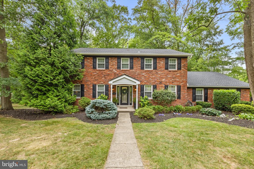 554 APPLEWOOD DRIVE
