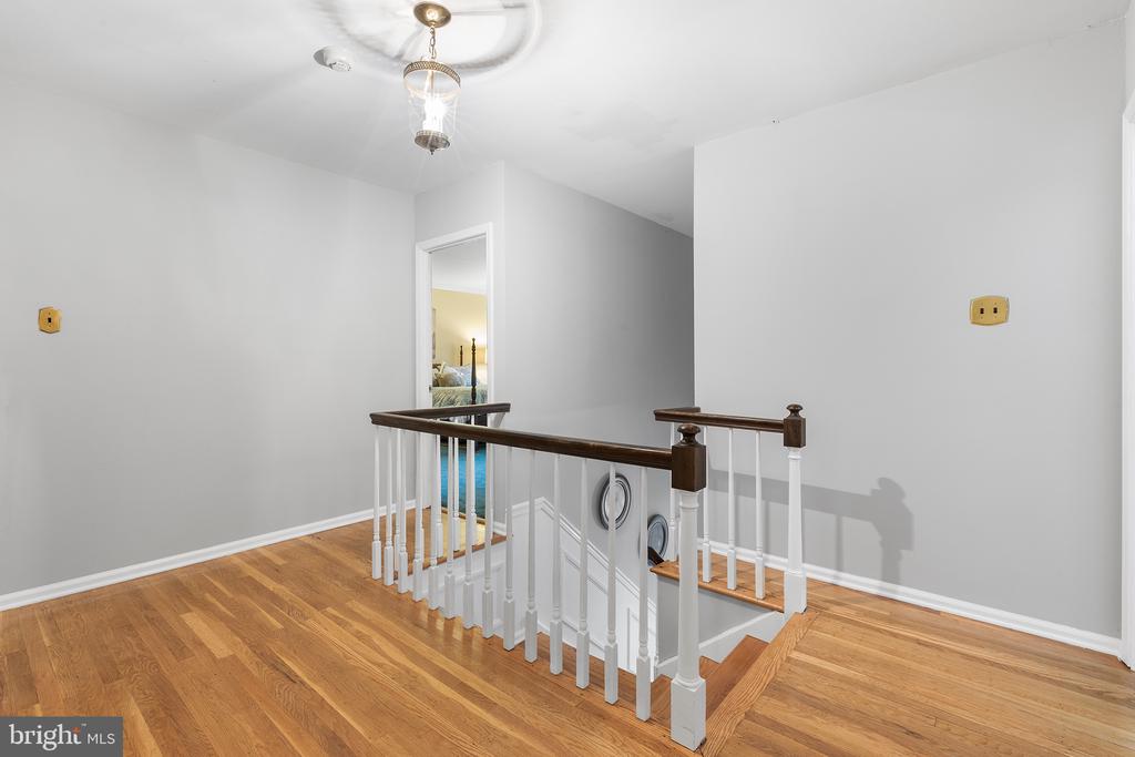 554 APPLEWOOD DRIVE
