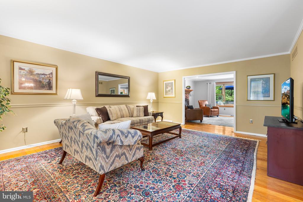 554 APPLEWOOD DRIVE