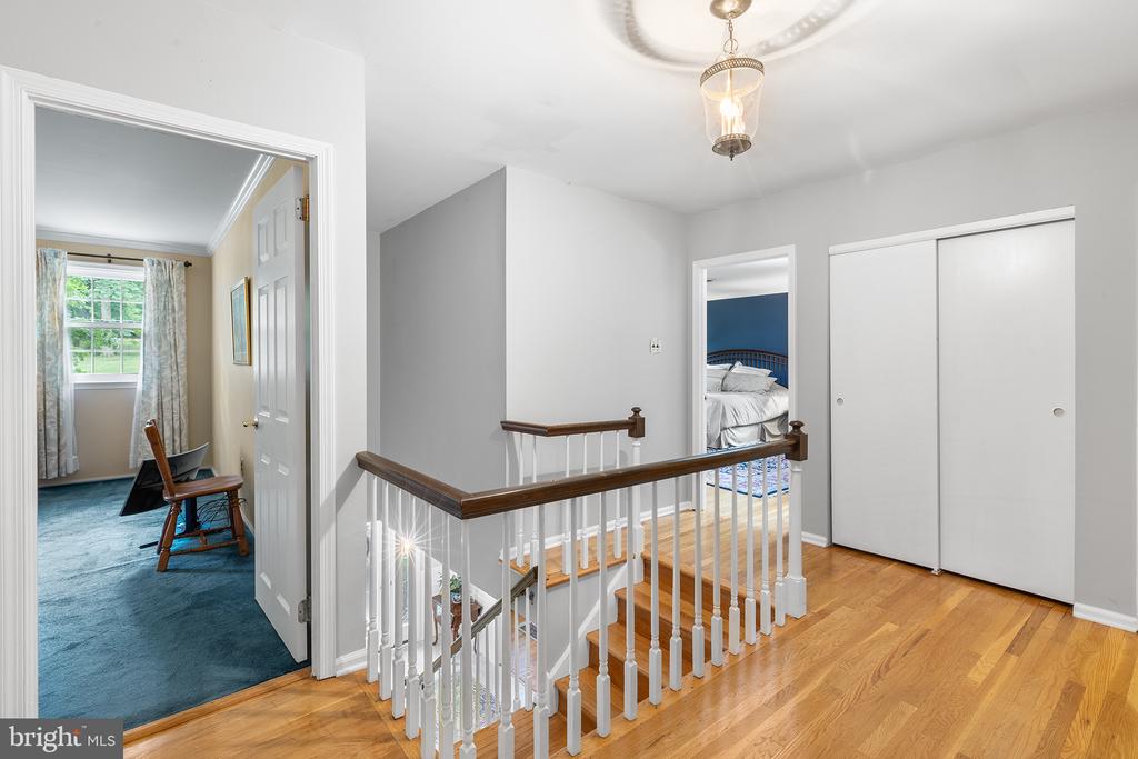 554 APPLEWOOD DRIVE