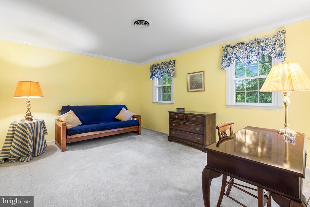 554 APPLEWOOD DRIVE