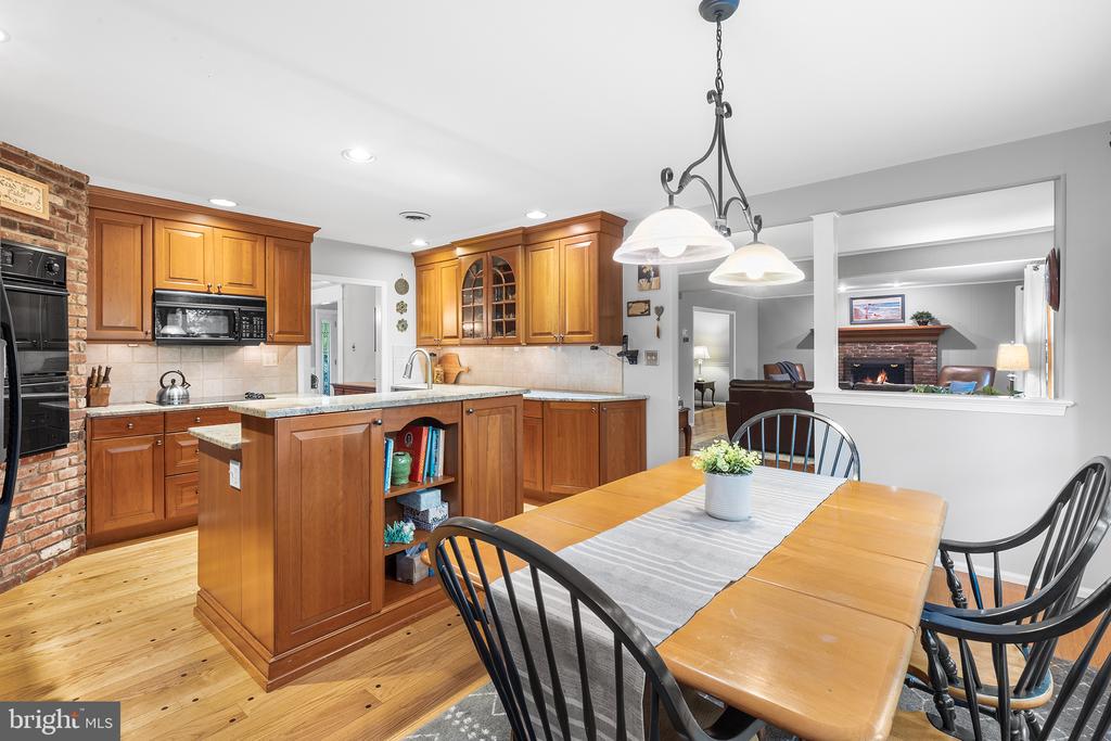 554 APPLEWOOD DRIVE