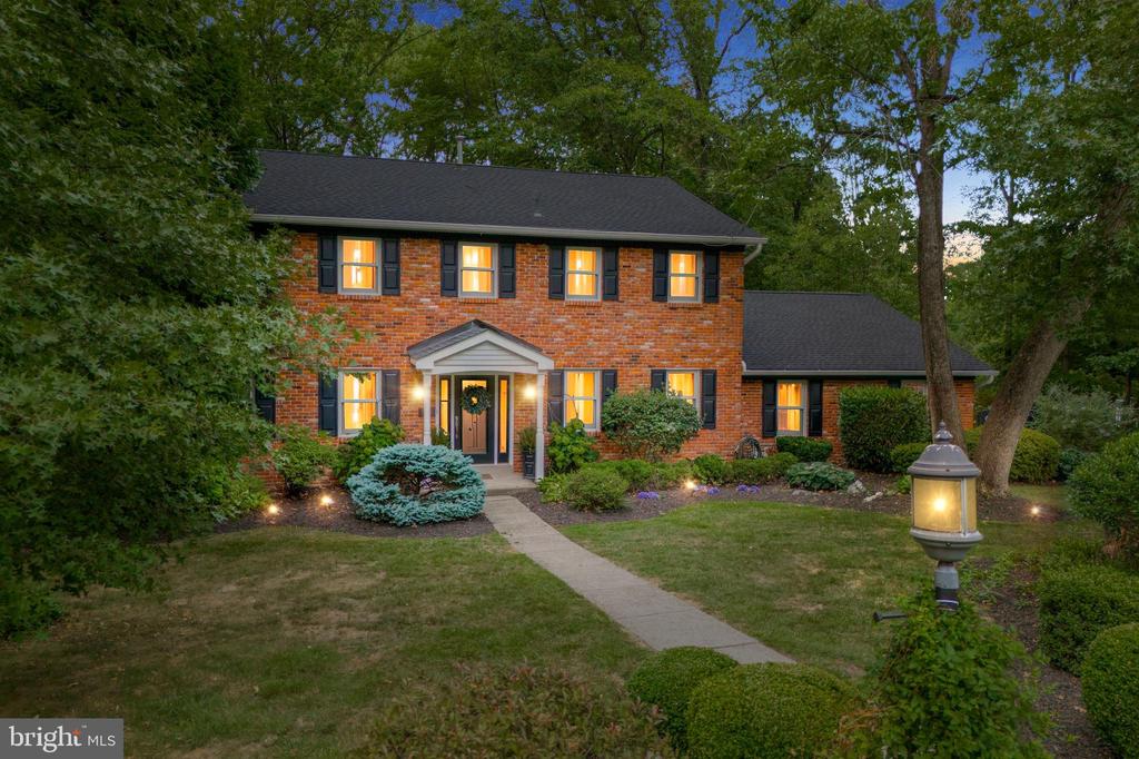 554 APPLEWOOD DRIVE