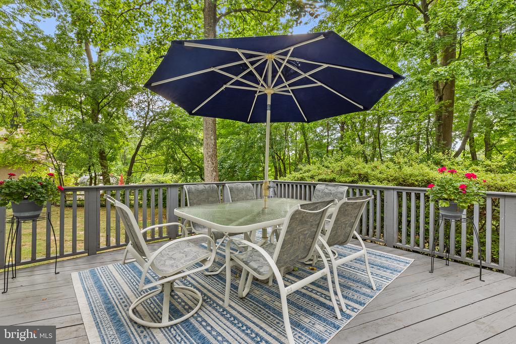 554 APPLEWOOD DRIVE