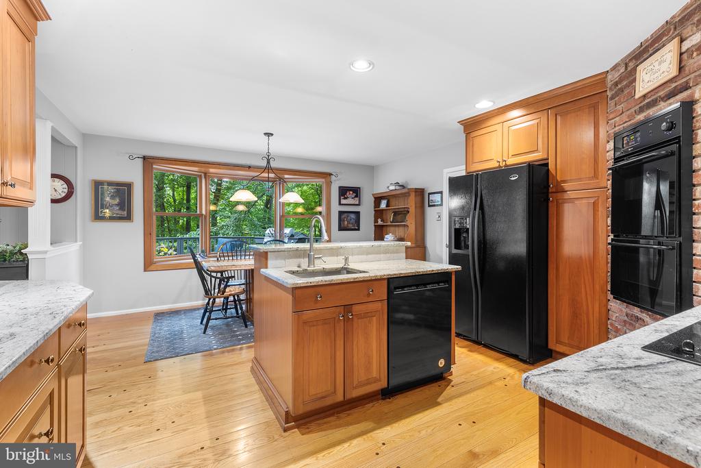 554 APPLEWOOD DRIVE