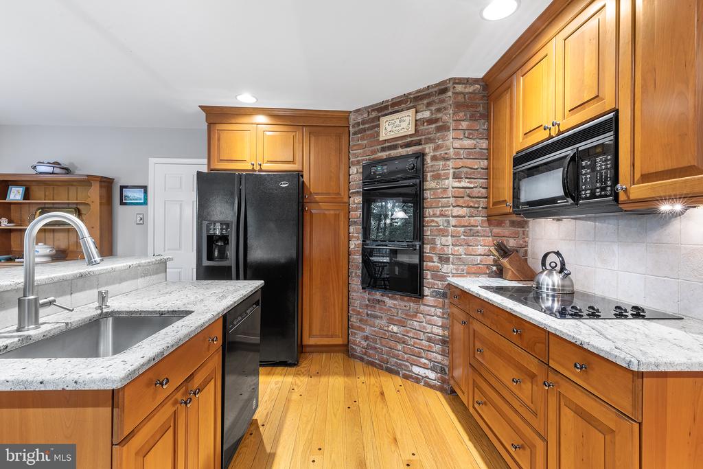 554 APPLEWOOD DRIVE