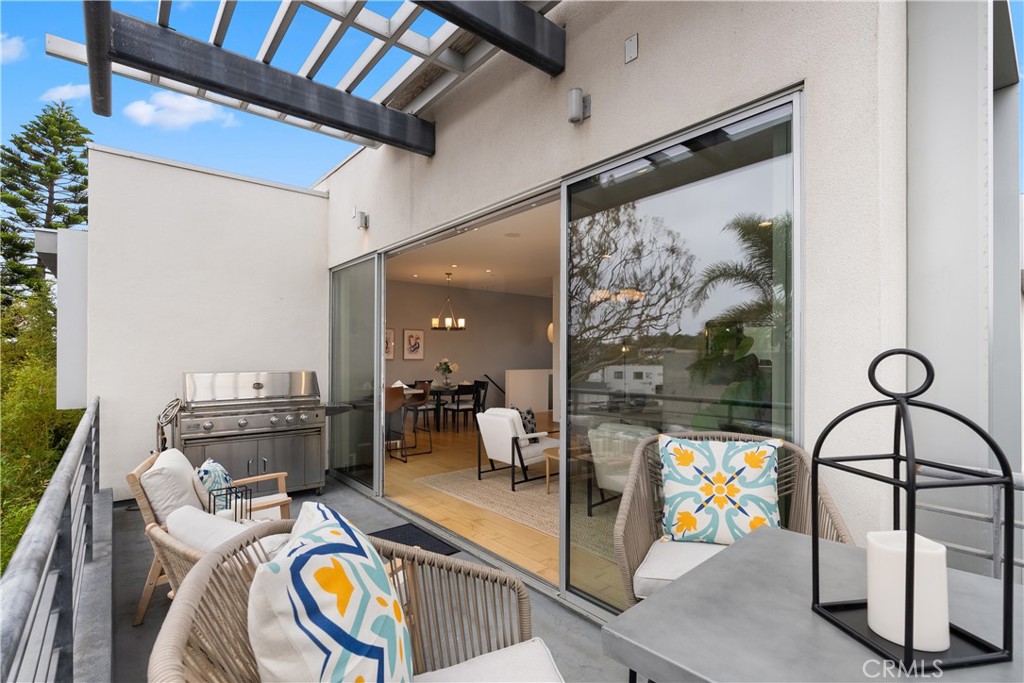 932 Manhattan Beach Blvd. B