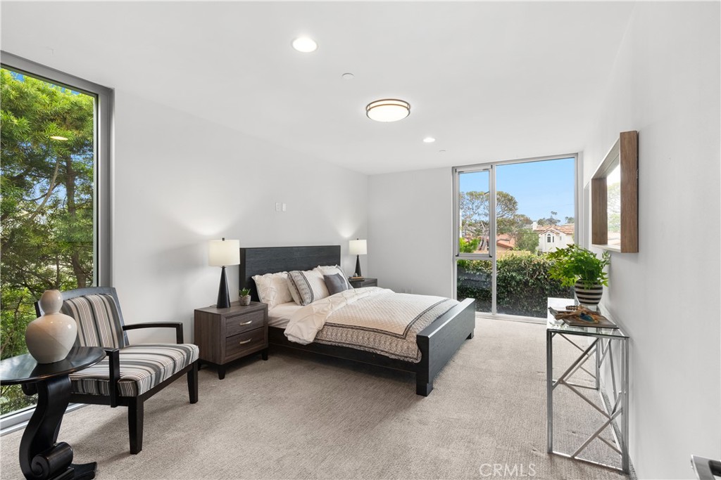 932 Manhattan Beach Blvd. B