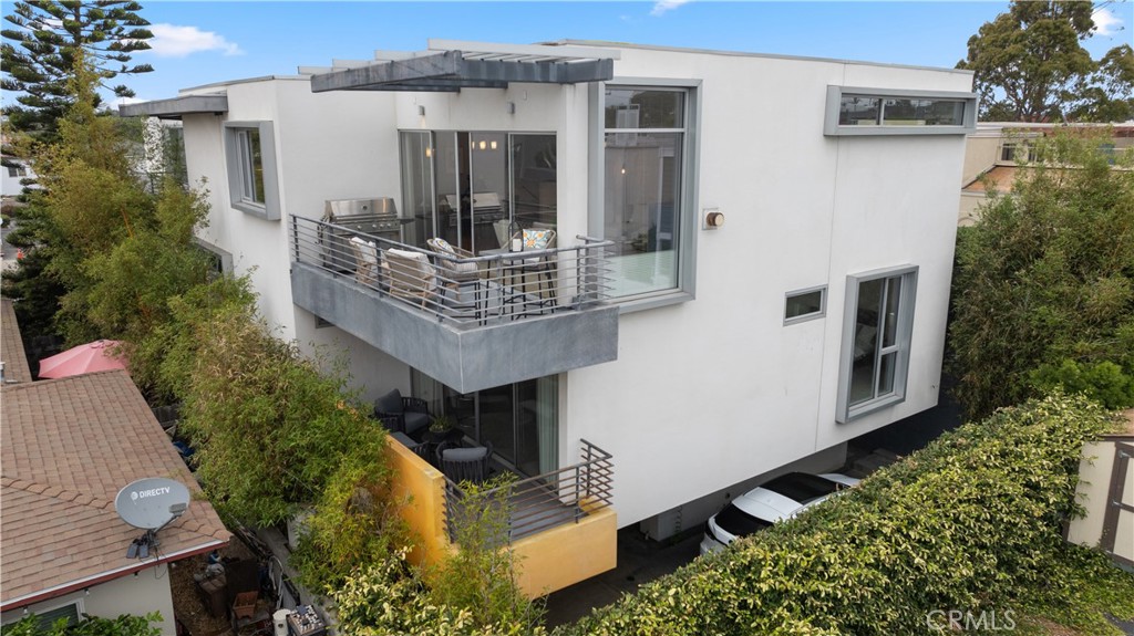 932 Manhattan Beach Blvd. B