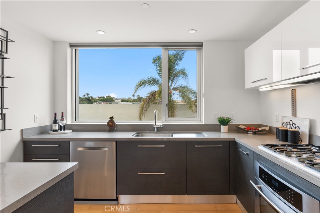 932 Manhattan Beach Blvd. B
