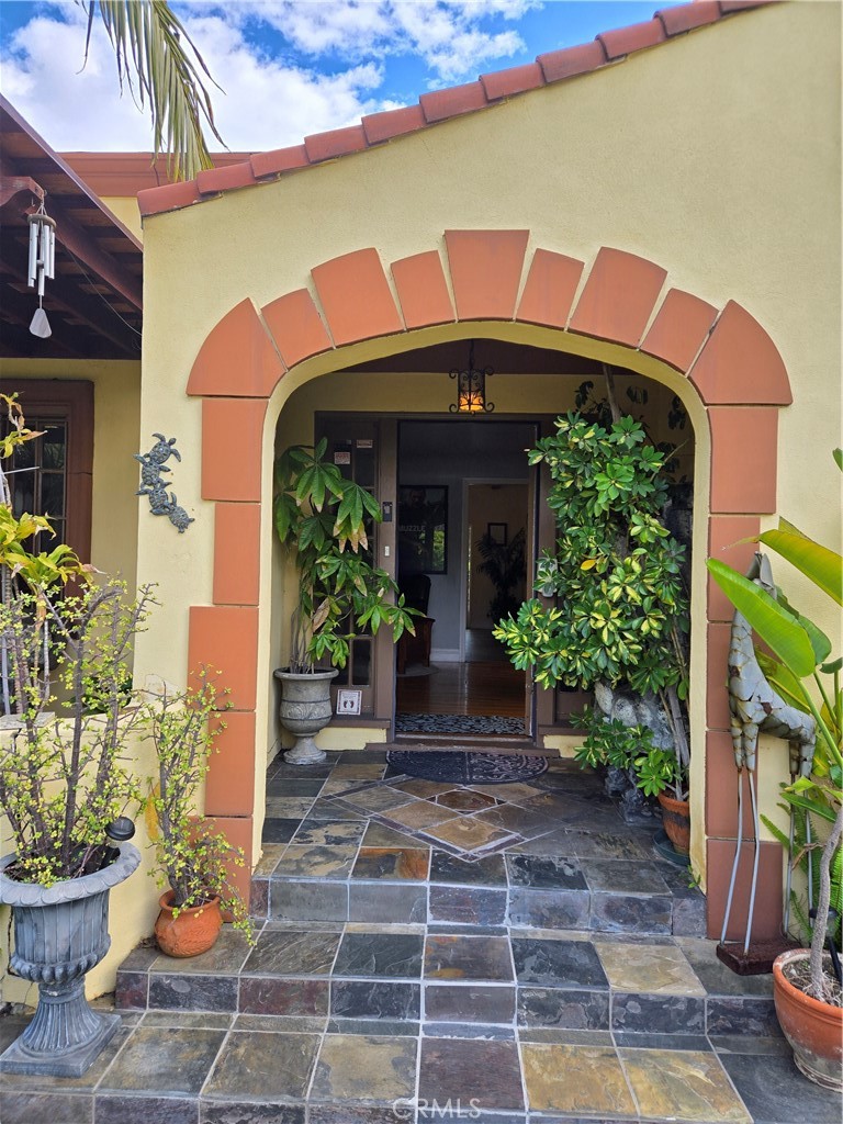 916 S Highland Avenue
