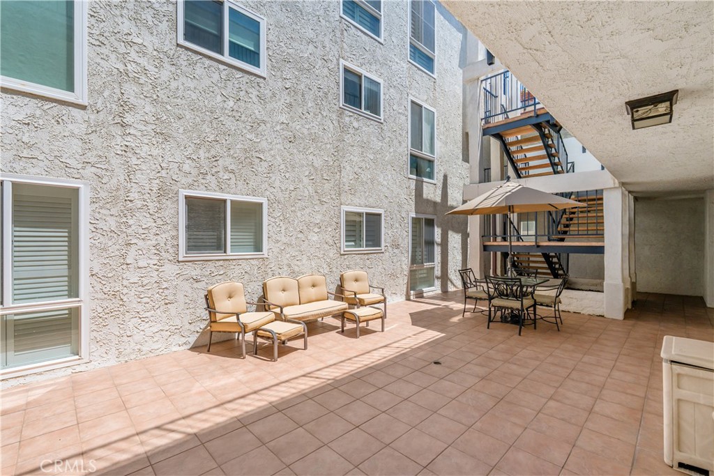 320 Hermosa Avenue 202