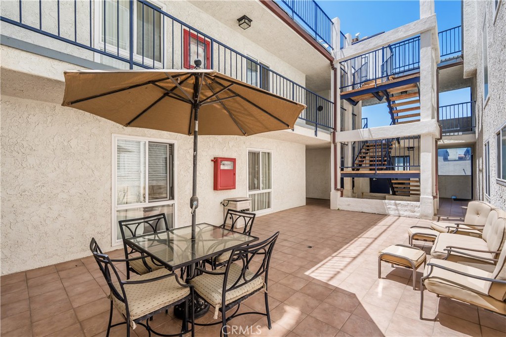 320 Hermosa Avenue 202