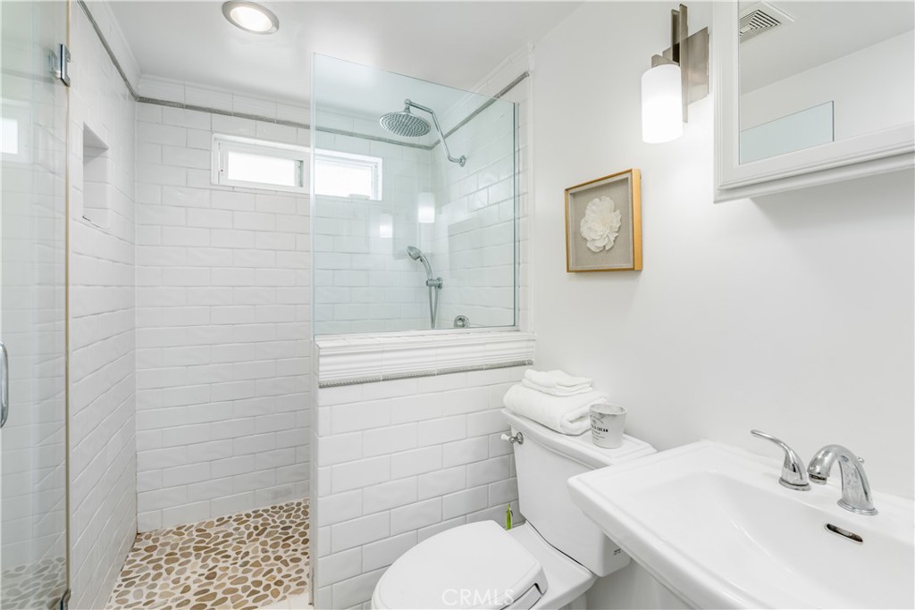 320 Hermosa Avenue 202