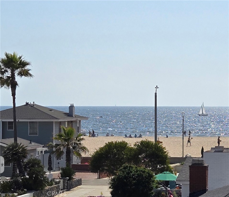320 Hermosa Avenue 202