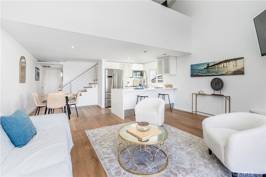 320 Hermosa Avenue 202