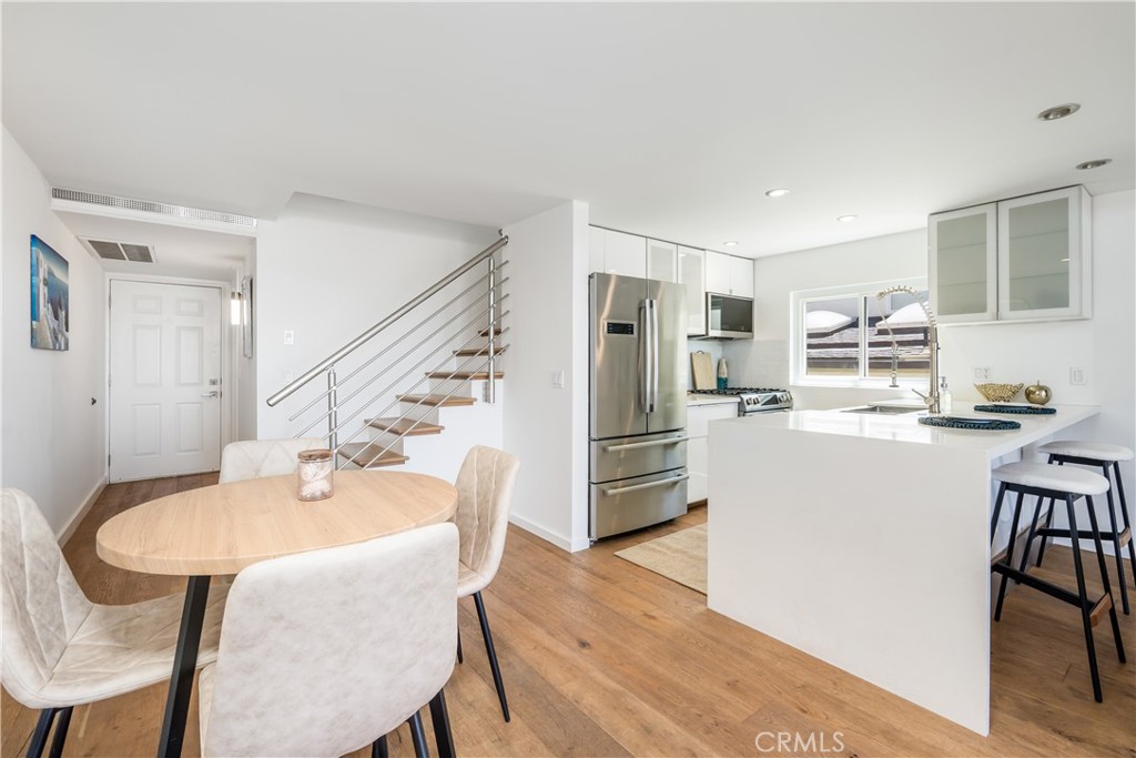 320 Hermosa Avenue 202