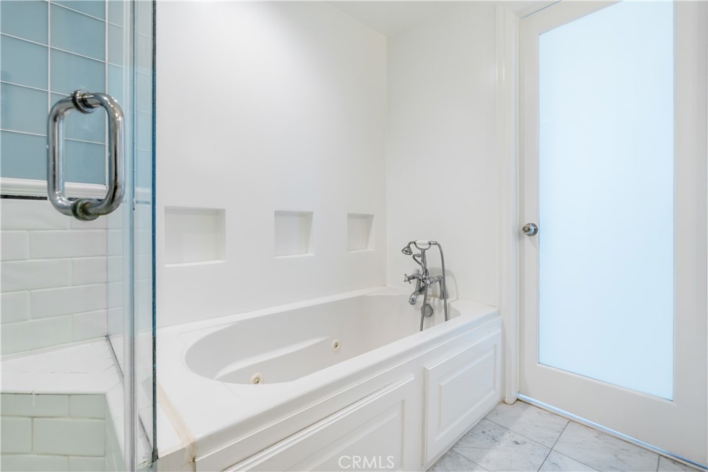 320 Hermosa Avenue 202