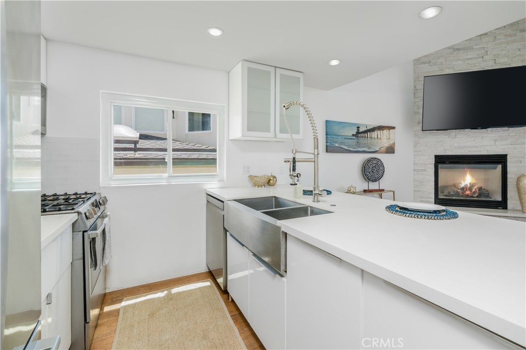 320 Hermosa Avenue 202