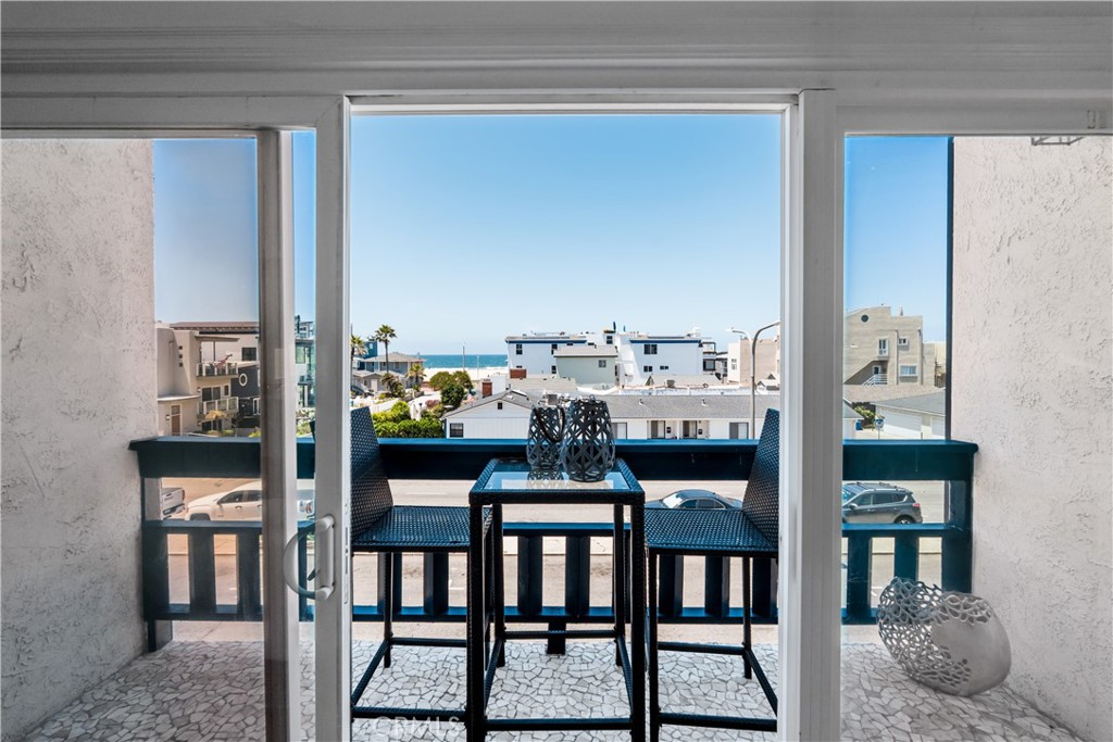 320 Hermosa Avenue 202