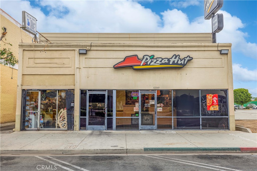 12207 Hawthorne