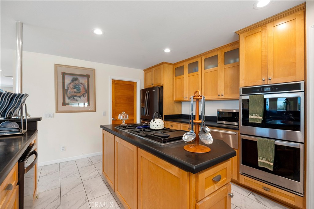 1468 W 37th