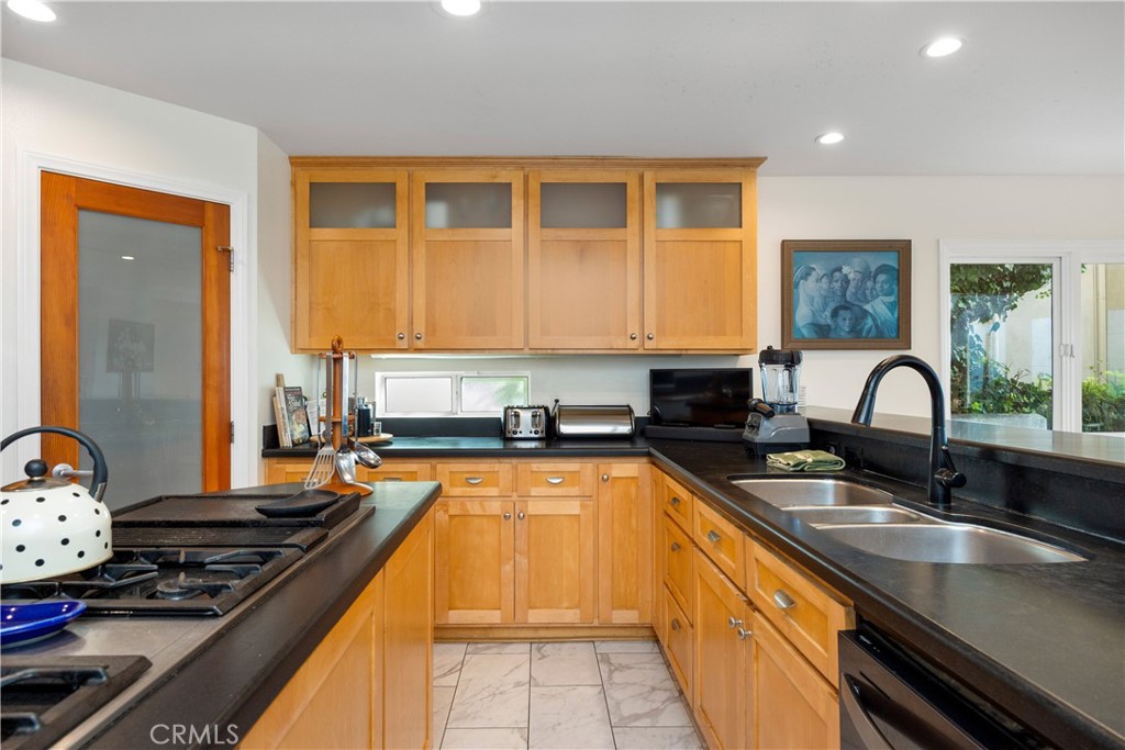 1468 W 37th
